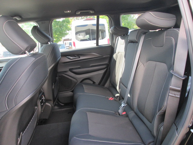 2025 Jeep Grand Cherokee Laredo 2WD