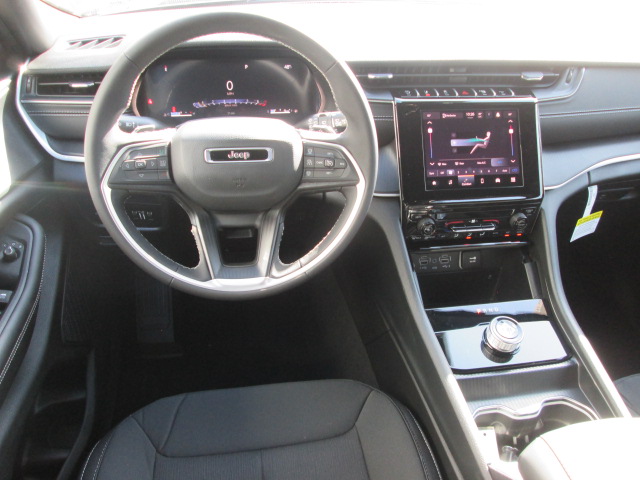 2025 Jeep Grand Cherokee Laredo 2WD