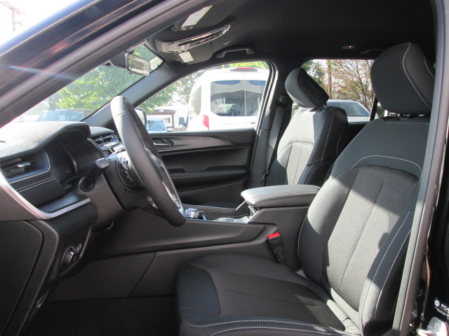 2025 Jeep Grand Cherokee Laredo 2WD