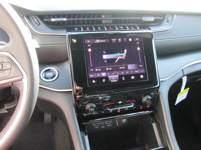 2025 Jeep Grand Cherokee Laredo 2WD