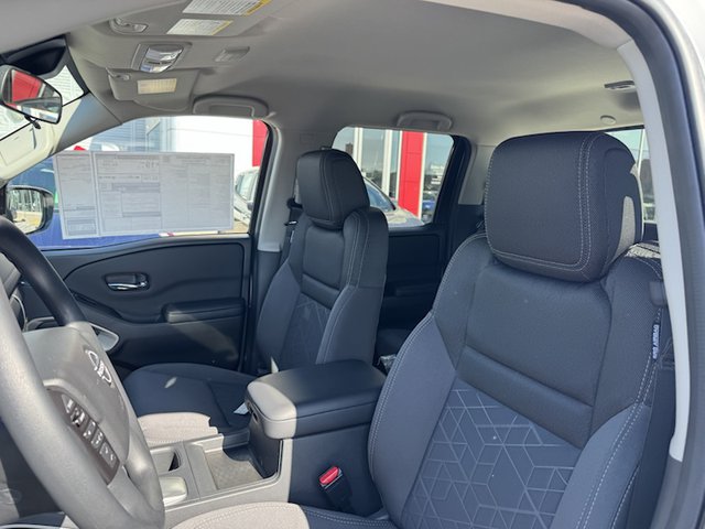 2025 Nissan Frontier SV 4WD