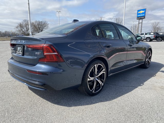 2024 Volvo S60 Plus Dark Theme