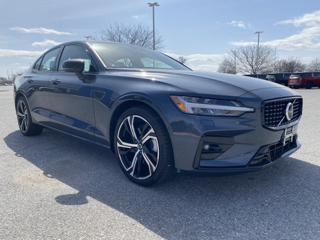 2024 Volvo S60 Plus Dark Theme