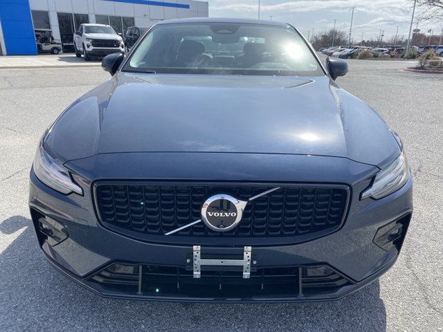 2024 Volvo S60 Plus Dark Theme