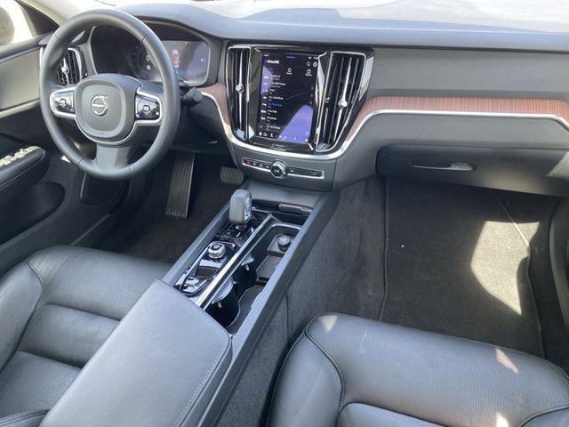 2024 Volvo S60 Plus Dark Theme