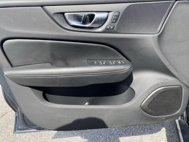 2024 Volvo S60 Plus Dark Theme