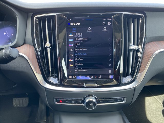 2024 Volvo S60 Plus Dark Theme