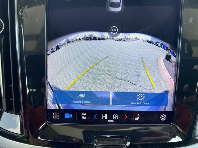 2024 Volvo S60 Plus Dark Theme
