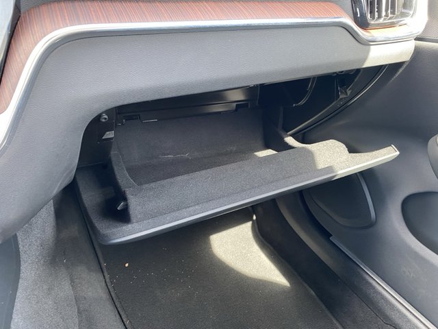 2024 Volvo S60 Plus Dark Theme