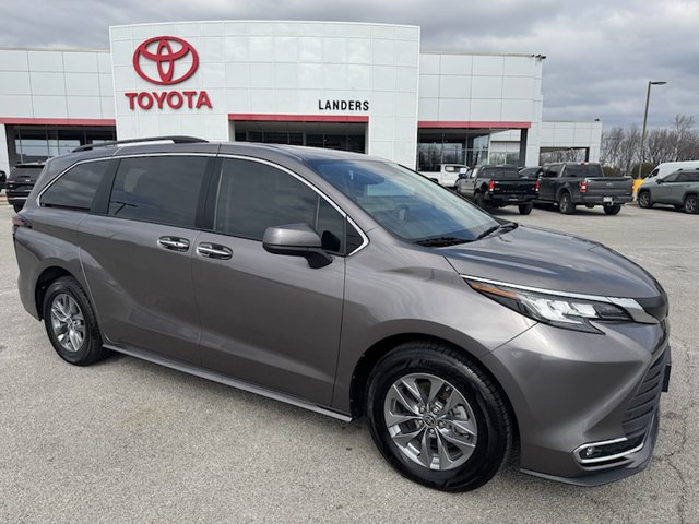 2022 Toyota Sienna Hybrid XLE FWD 7-Pass