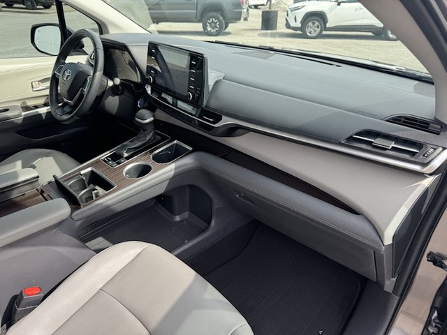 2022 Toyota Sienna Hybrid XLE FWD 7-Pass