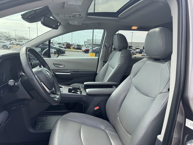 2022 Toyota Sienna Hybrid XLE FWD 7-Pass