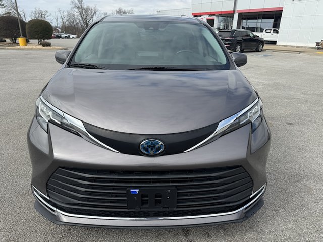 2022 Toyota Sienna Hybrid XLE FWD 7-Pass