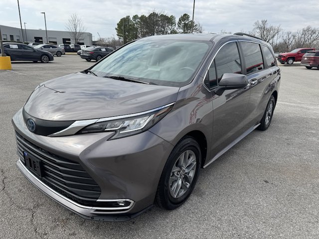 2022 Toyota Sienna Hybrid XLE FWD 7-Pass