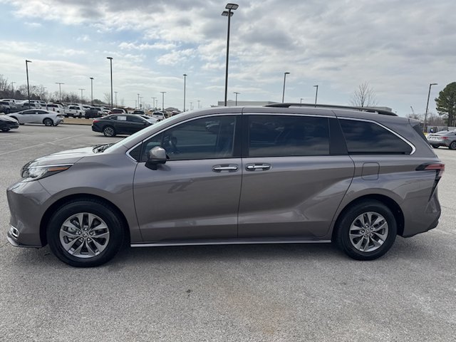2022 Toyota Sienna Hybrid XLE FWD 7-Pass