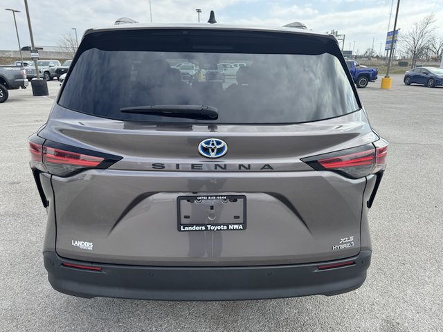 2022 Toyota Sienna Hybrid XLE FWD 7-Pass