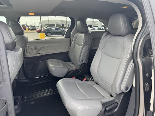 2022 Toyota Sienna Hybrid XLE FWD 7-Pass