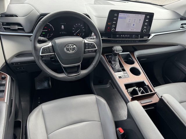 2022 Toyota Sienna Hybrid XLE FWD 7-Pass