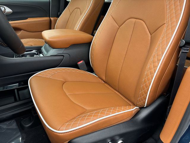 2025 Chrysler Pacifica Pinnacle FWD