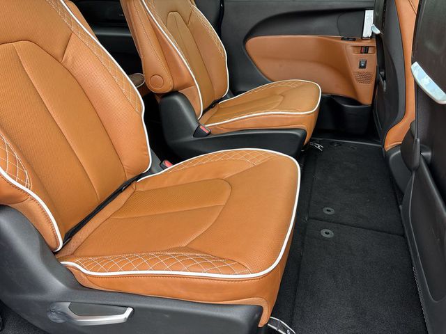 2025 Chrysler Pacifica Pinnacle FWD