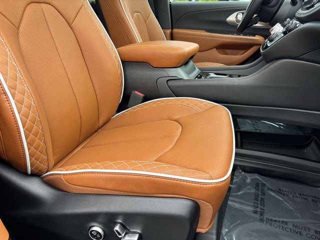 2025 Chrysler Pacifica Pinnacle FWD