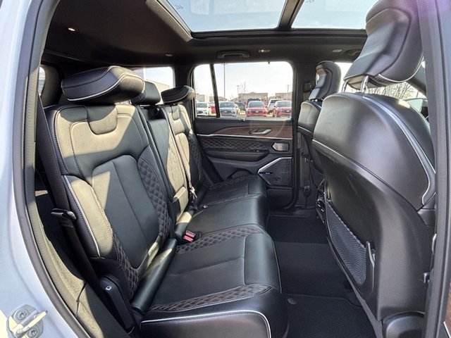 2023 Jeep Grand Cherokee Summit 2WD