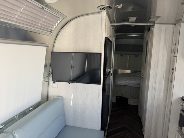 2021 Airstream International 