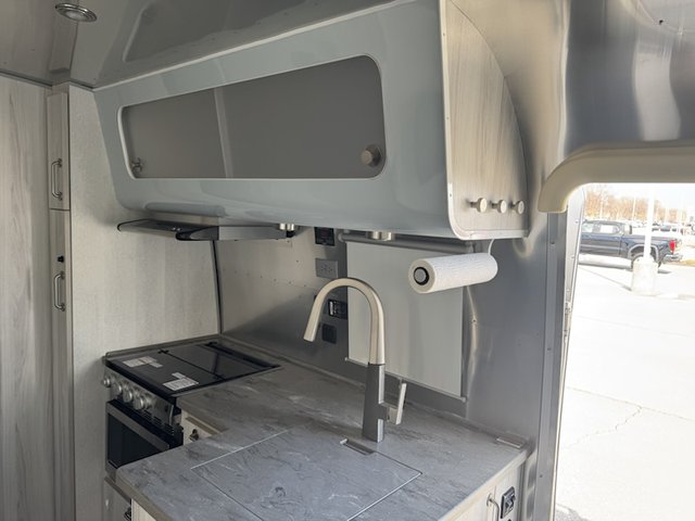 2021 Airstream International 