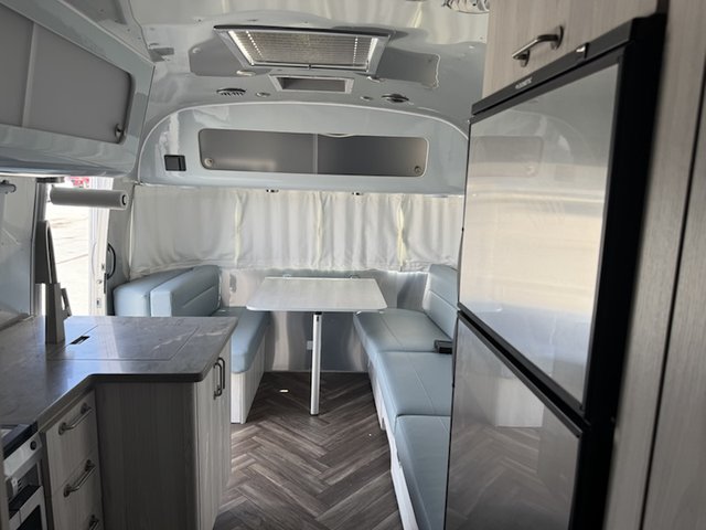 2021 Airstream International 