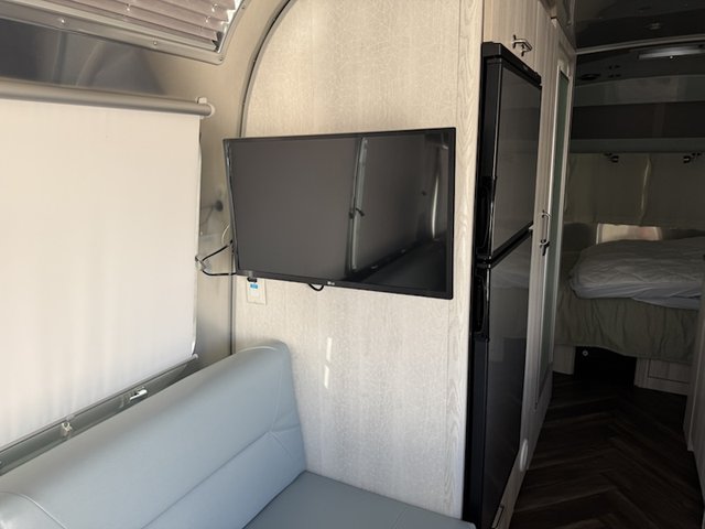 2021 Airstream International 