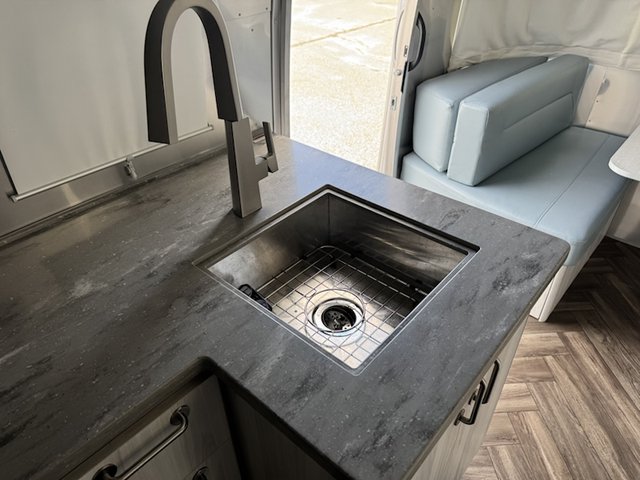 2021 Airstream International 