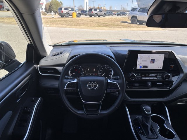 2024 Toyota Highlander LE FWD