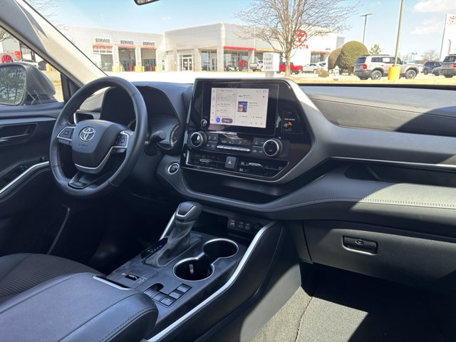 2024 Toyota Highlander LE FWD