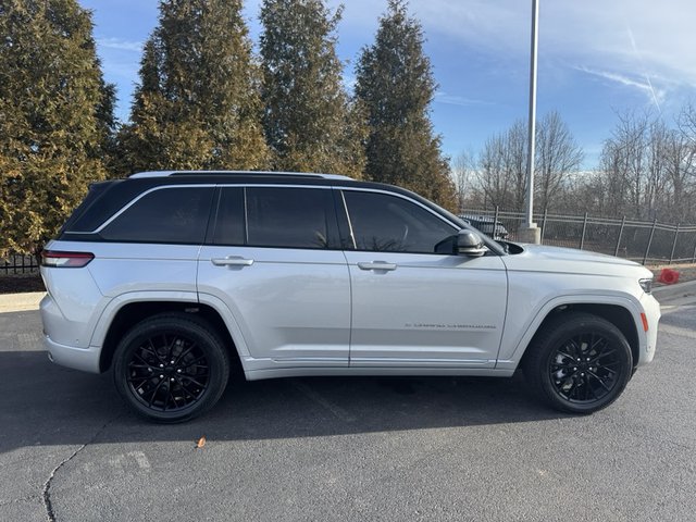 2023 Jeep Grand Cherokee Summit 4WD