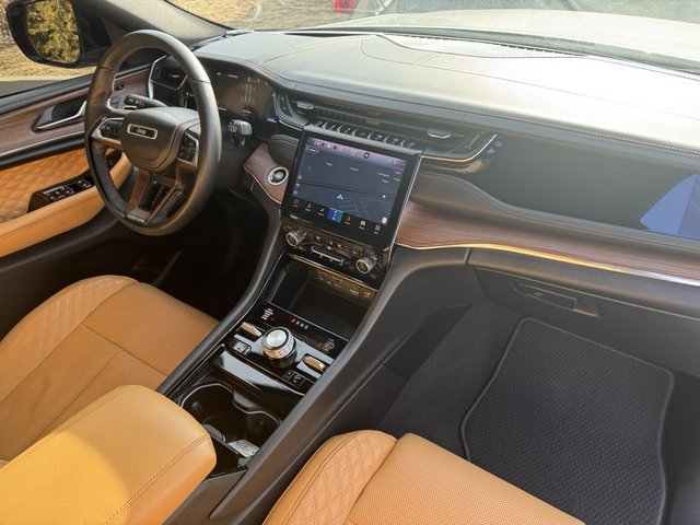 2023 Jeep Grand Cherokee Summit 4WD