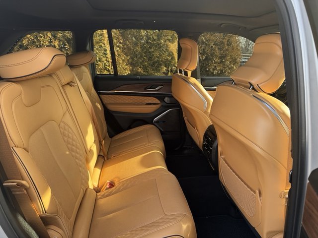 2023 Jeep Grand Cherokee Summit 4WD