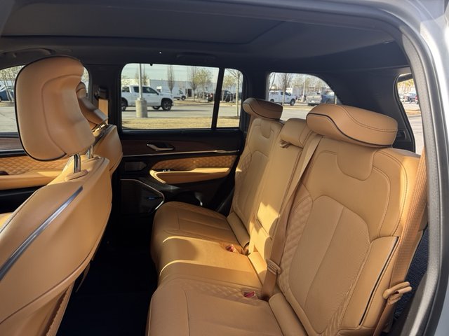 2023 Jeep Grand Cherokee Summit 4WD