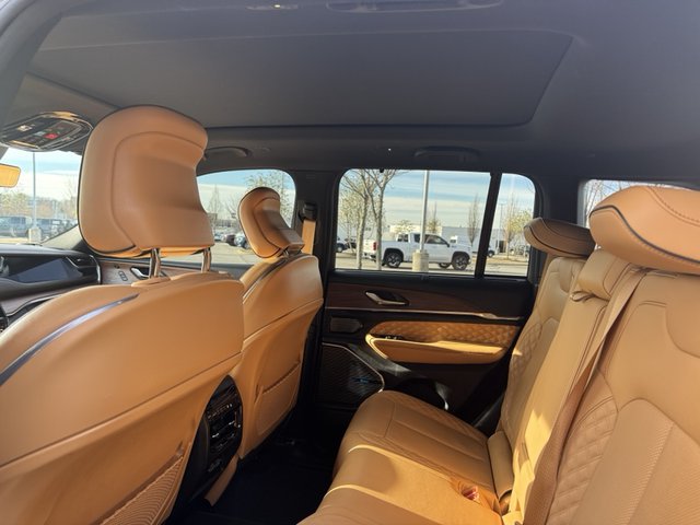 2023 Jeep Grand Cherokee Summit 4WD