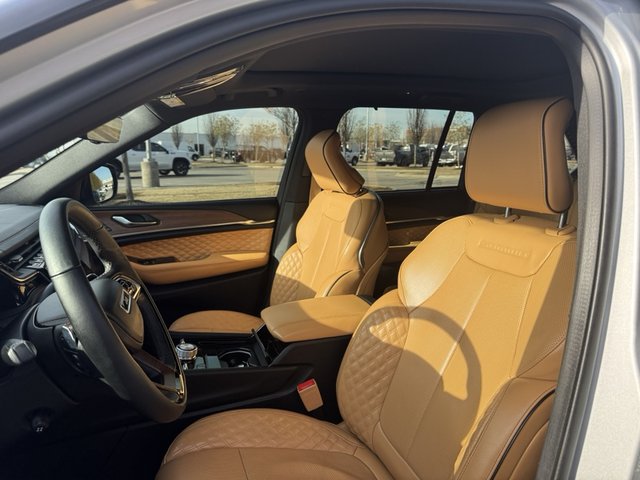 2023 Jeep Grand Cherokee Summit 4WD