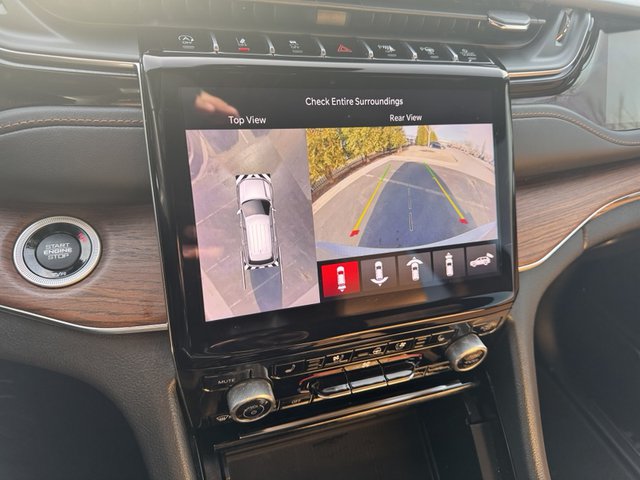 2023 Jeep Grand Cherokee Summit 4WD