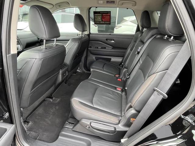 2022 Nissan Pathfinder SL 4WD