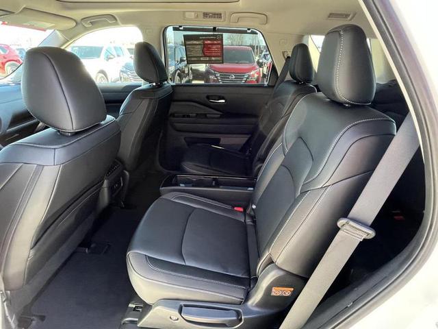 2024 Nissan Pathfinder SL 2WD