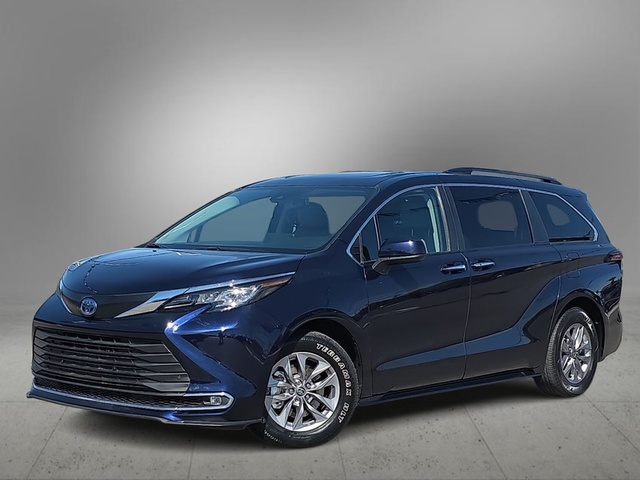 2023 Toyota Sienna XLE FWD 8-Pass