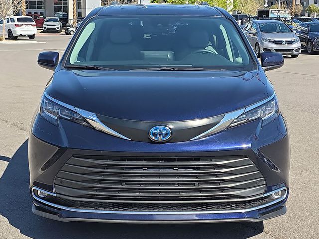 2023 Toyota Sienna XLE FWD 8-Pass