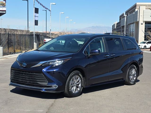 2023 Toyota Sienna XLE FWD 8-Pass