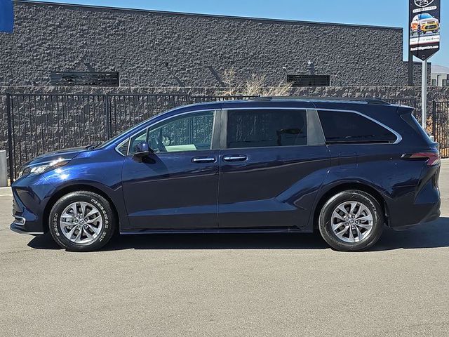 2023 Toyota Sienna XLE FWD 8-Pass