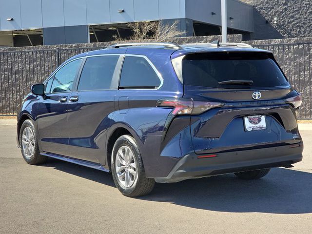 2023 Toyota Sienna XLE FWD 8-Pass