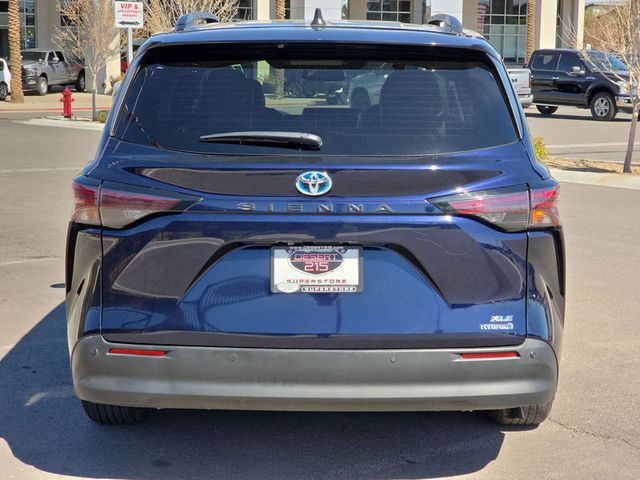 2023 Toyota Sienna XLE FWD 8-Pass
