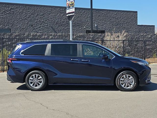 2023 Toyota Sienna XLE FWD 8-Pass