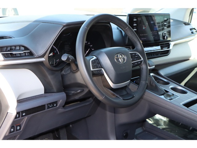 2023 Toyota Sienna XLE FWD 8-Pass